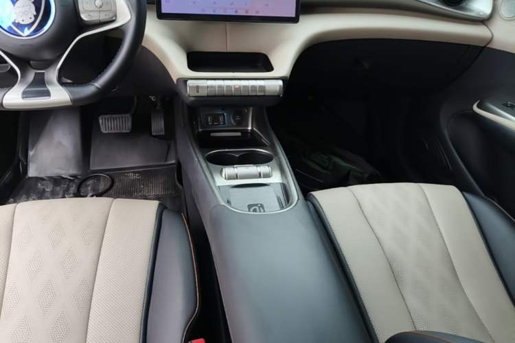 Used BYD Dolphin 2023 420 km Fashion Edition Gear Lever