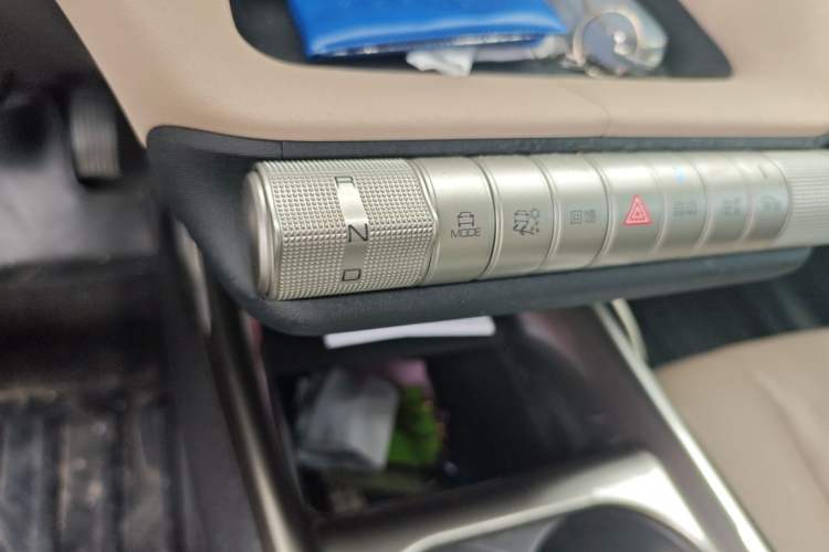 Used BYD Dolphin 2023 420 km Fashion Edition Gear Lever