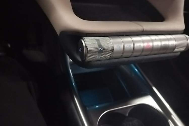 Used BYD Dolphin 2023 420 km Fashion Edition Gear Lever