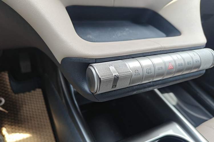 Used BYD Dolphin 2023 420 km Fashion Edition Gear Lever