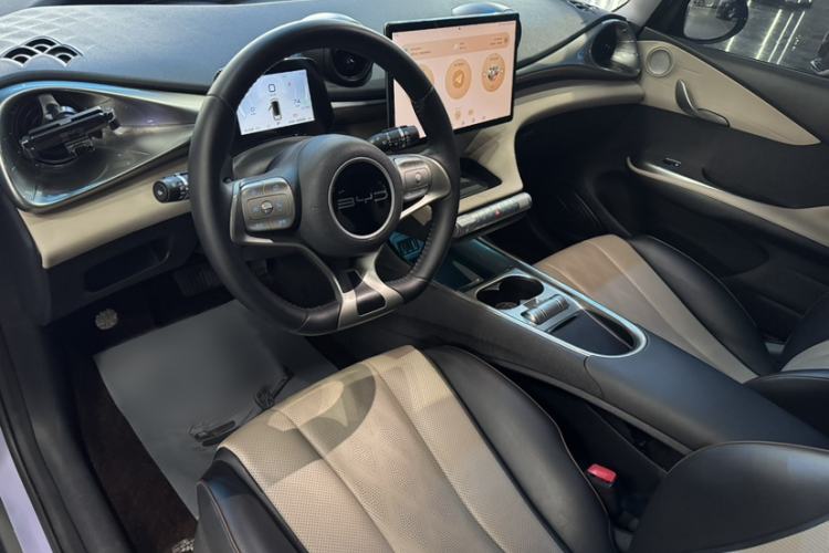 Used BYD Dolphin 2023 420 km Free Version Interior 3