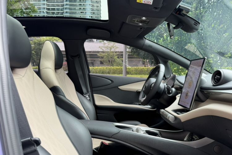 Used BYD Dolphin 2023 420 km Fashion Edition Interior 7