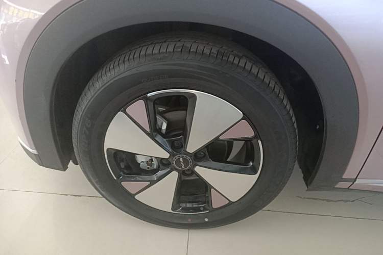 Used BYD Dolphin 2023 420 km Fashion Edition Left Front Wheel Hub
