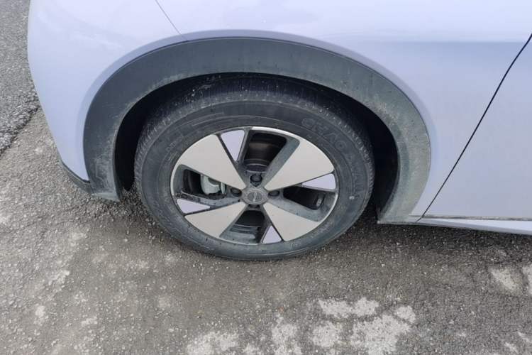 Used BYD Dolphin 2023 420 km Fashion Edition Left Front Wheel Hub