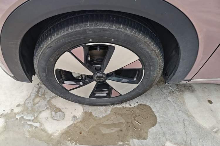 Used BYD Dolphin 2023 420 km Free Version Left Front Wheel Hub