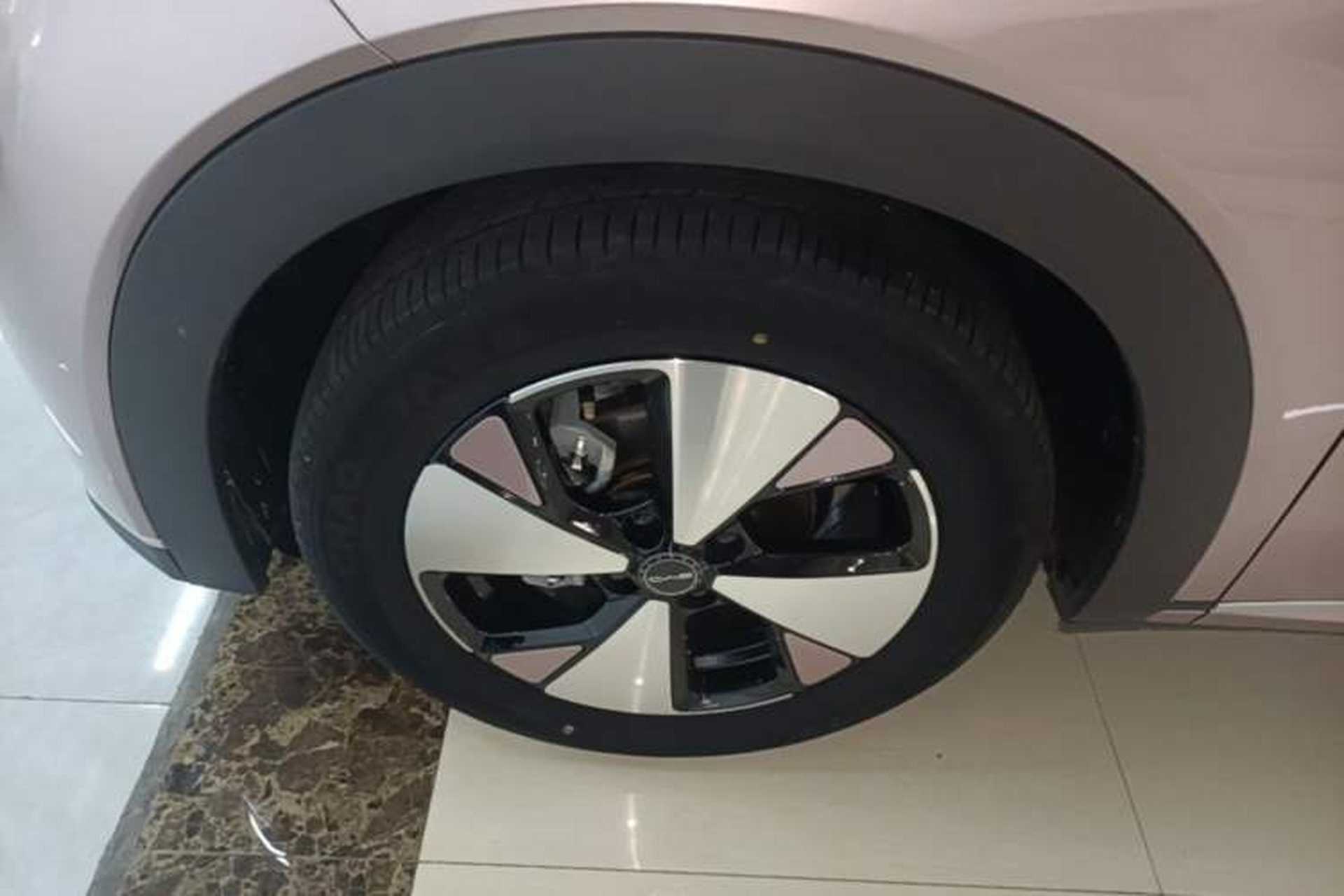 Used BYD Dolphin 2023 420 km Fashion Edition Left Front Wheel Hub
