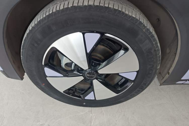 Used BYD Dolphin 2023 420 km Free Version Left Front Wheel Hub