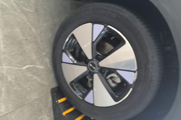 Used BYD Dolphin 2023 420 km Fashion Edition Left Front Wheel Hub