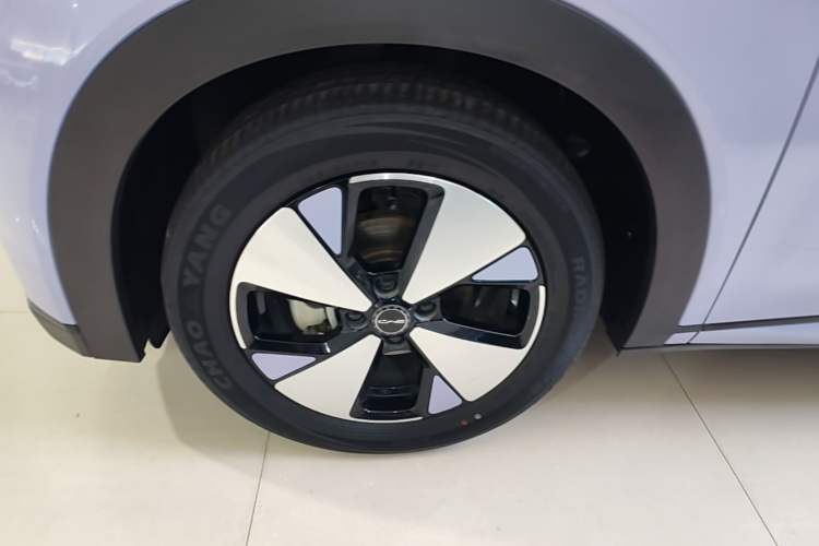 Used BYD Dolphin 2023 420 km Fashion Edition Left Front Wheel Hub