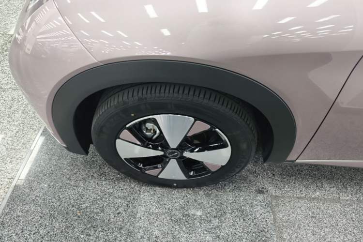 Used BYD Dolphin 2023 420 km Free Version Left Front Wheel Hub