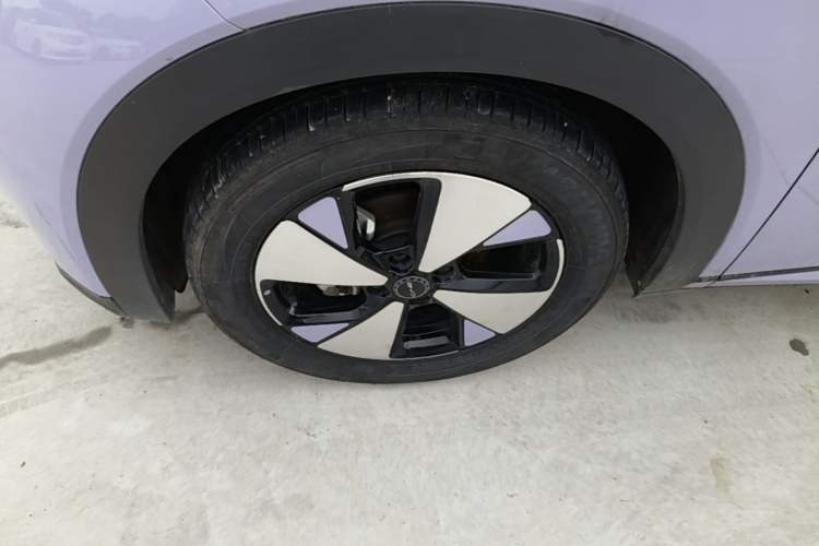 Used BYD Dolphin 2023 420 km Fashion Edition Left Front Wheel Hub