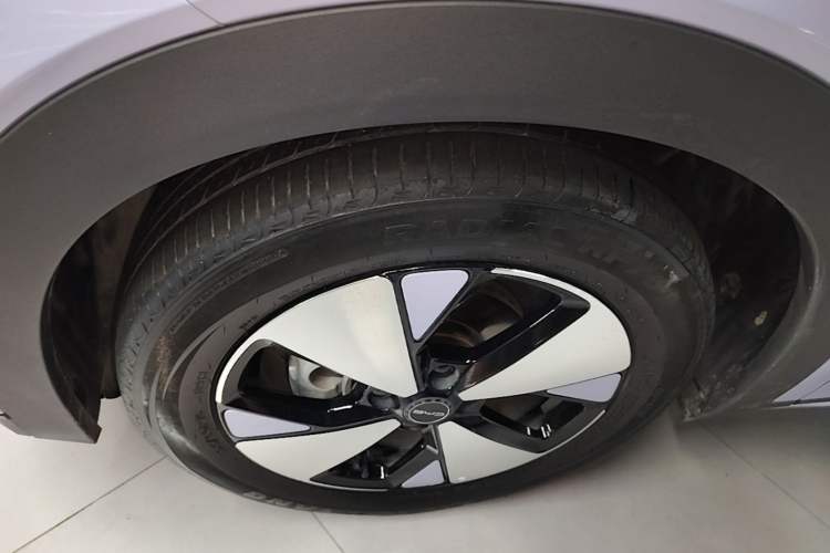 Used BYD Dolphin 2023 420 km Fashion Edition Left Front Wheel Hub