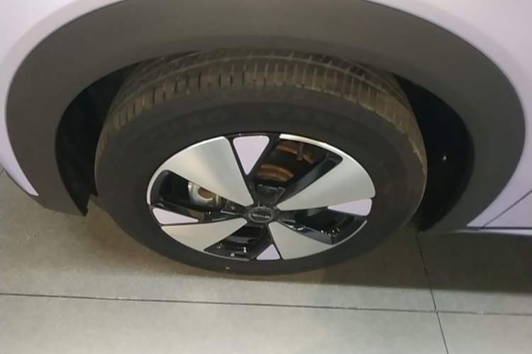 Used BYD Dolphin 2023 420 km Fashion Edition Left Front Wheel Hub