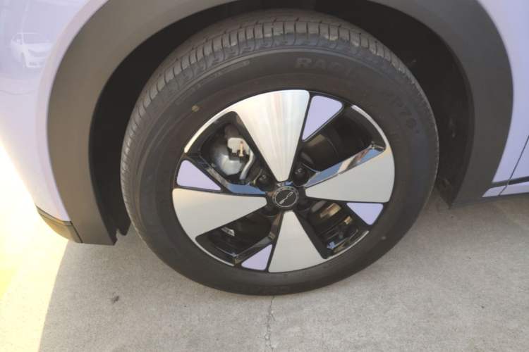 Used BYD Dolphin 2023 420 km Fashion Edition Left Front Wheel Hub