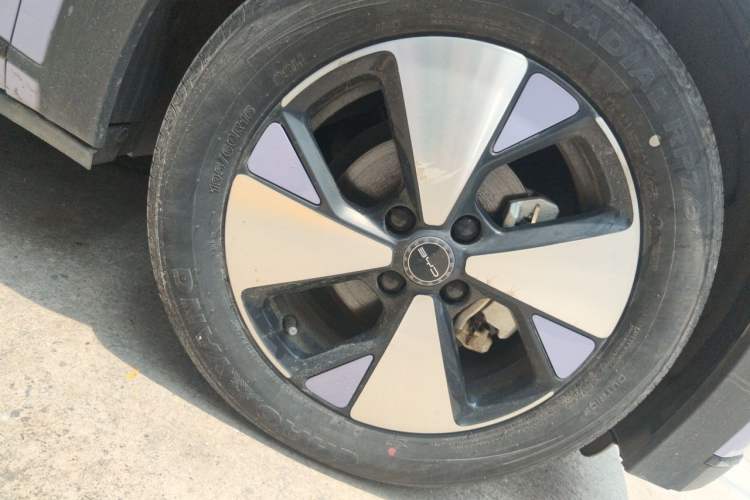 Used BYD Dolphin 2023 420 km Fashion Edition Right Front Wheel Hub