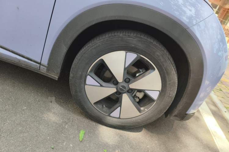 Used BYD Dolphin 2023 420 km Free Version Right Front Wheel Hub