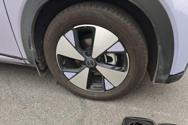 Used BYD Dolphin 2023 420 km Fashion Edition Right Front Wheel Hub