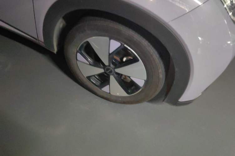 Used BYD Dolphin 2023 420 km Fashion Edition Right Front Wheel Hub