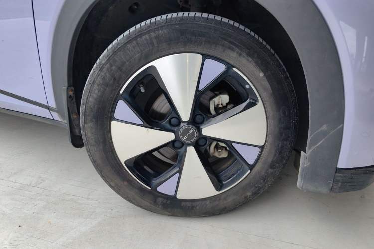 Used BYD Dolphin 2023 420 km Free Version Right Front Wheel Hub