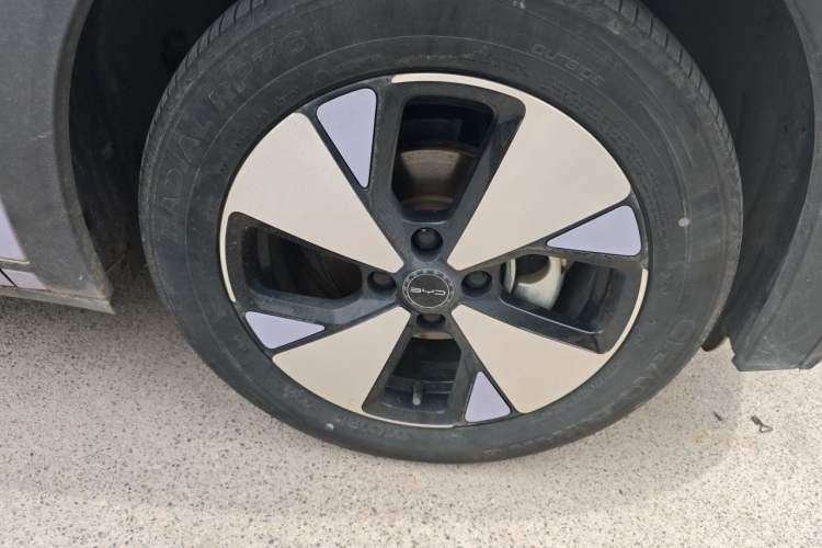 Used BYD Dolphin 2023 420 km Fashion Edition Right Front Wheel Hub