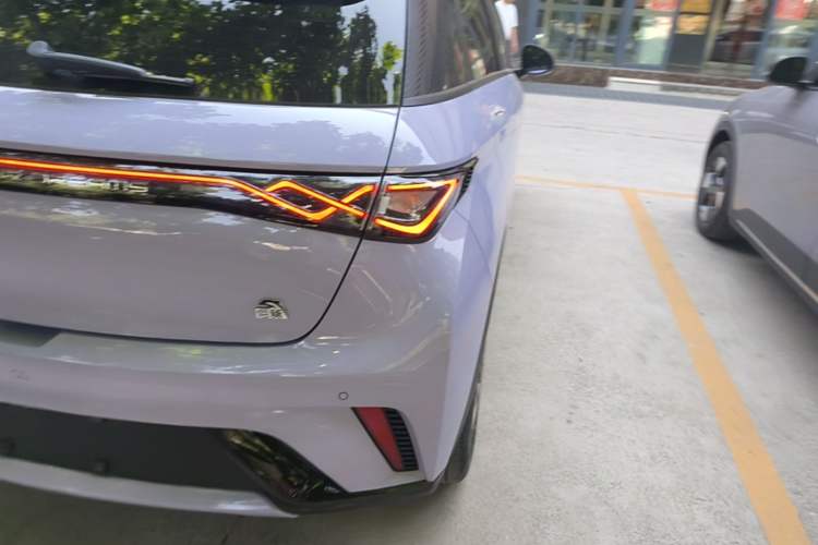 Used BYD Dolphin 2023 420 km Fashion Edition Right Rear Taillight