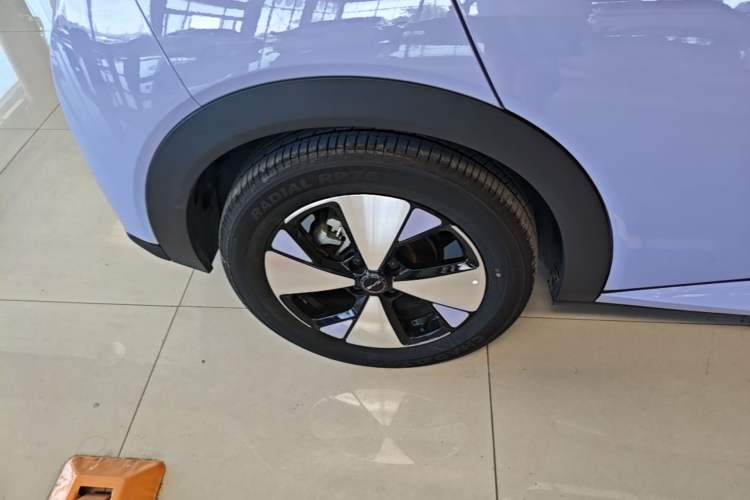 Used BYD Dolphin 2023 420 km Fashion Edition Right Rear Wheel Hub