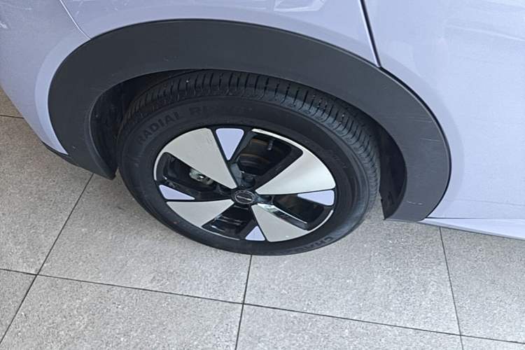 Used BYD Dolphin 2023 420 km Fashion Edition Right Rear Wheel Hub