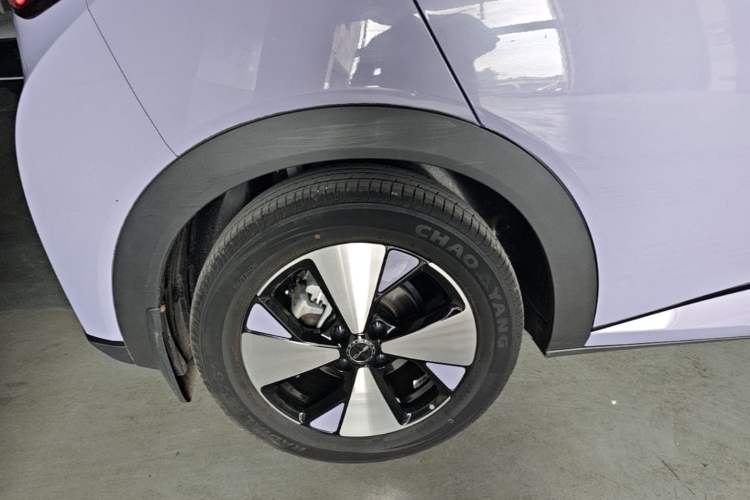 Used BYD Dolphin 2023 420 km Fashion Edition Right Rear Wheel Hub