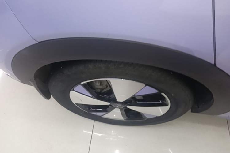 Used BYD Dolphin 2023 420 km Fashion Edition Right Rear Wheel Hub