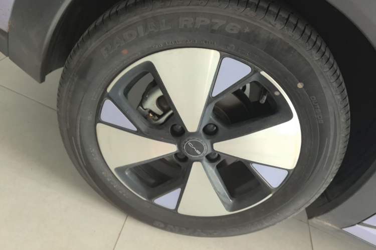 Used BYD Dolphin 2023 420 km Fashion Edition Right Rear Wheel Hub