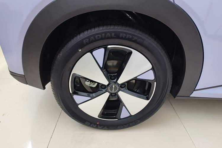 Used BYD Dolphin 2023 420 km Fashion Edition Right Rear Wheel Hub