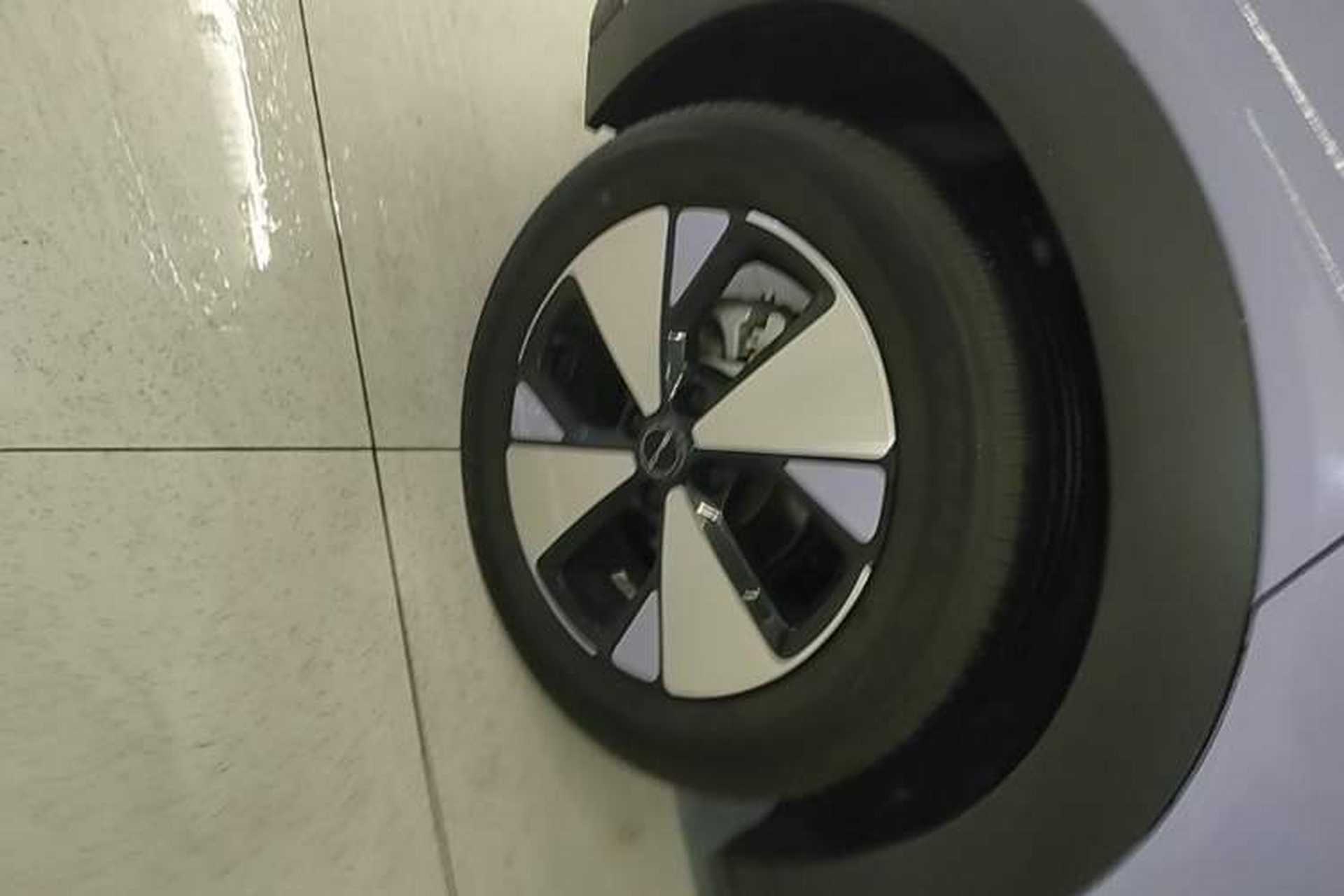 Used BYD Dolphin 2023 420 km Fashion Edition Right Rear Wheel Hub