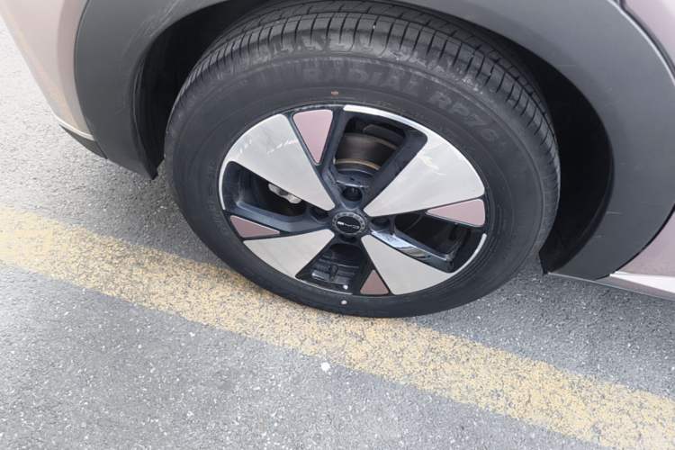 Used BYD Dolphin 2023 420 km Fashion Edition Right Rear Wheel Hub