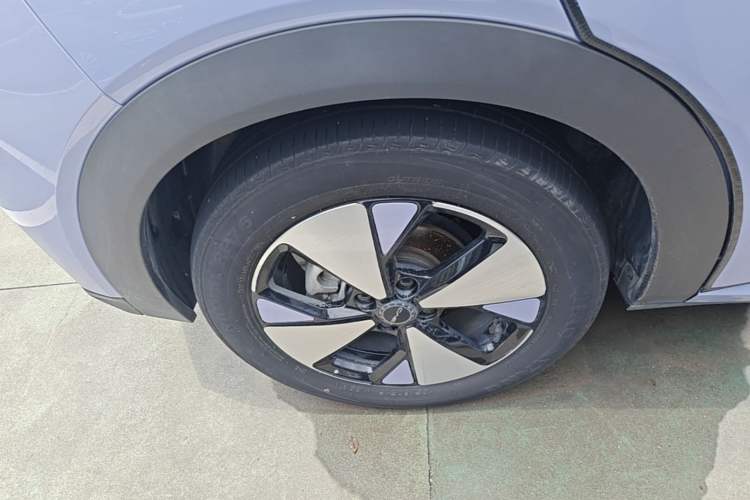 Used BYD Dolphin 2023 420 km Fashion Edition Right Rear Wheel Hub