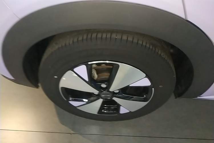 Used BYD Dolphin 2023 420 km Free Version Right Rear Wheel Hub