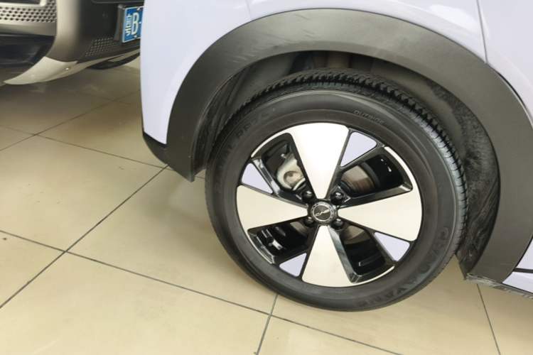 Used BYD Dolphin 2023 420 km Fashion Edition Right Rear Wheel Hub