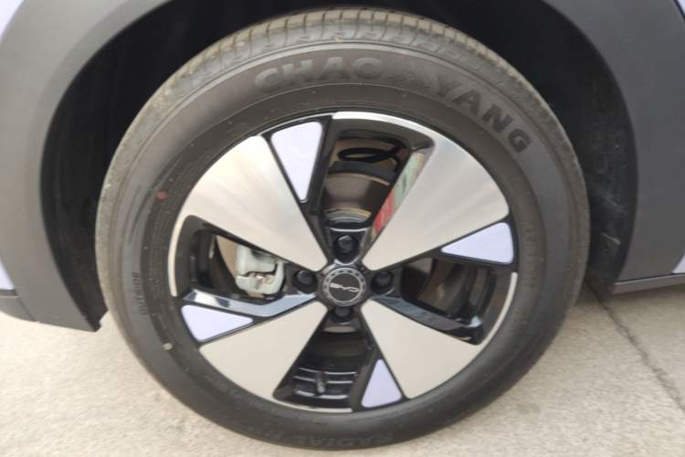 Used BYD Dolphin 2023 420 km Fashion Edition Right Rear Wheel Hub