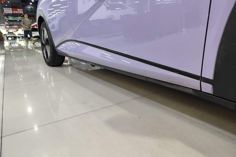Used BYD Dolphin 2023 420 km Fashion Edition Right Side Sill