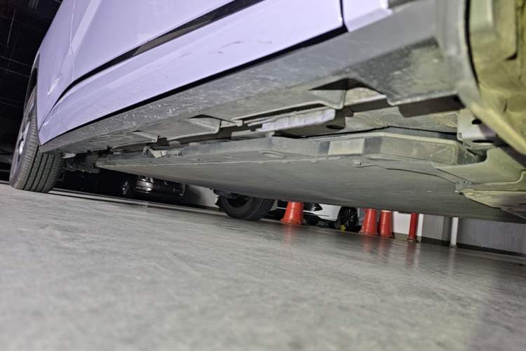 Used BYD Dolphin 2023 420 km Fashion Edition Right Side Sill