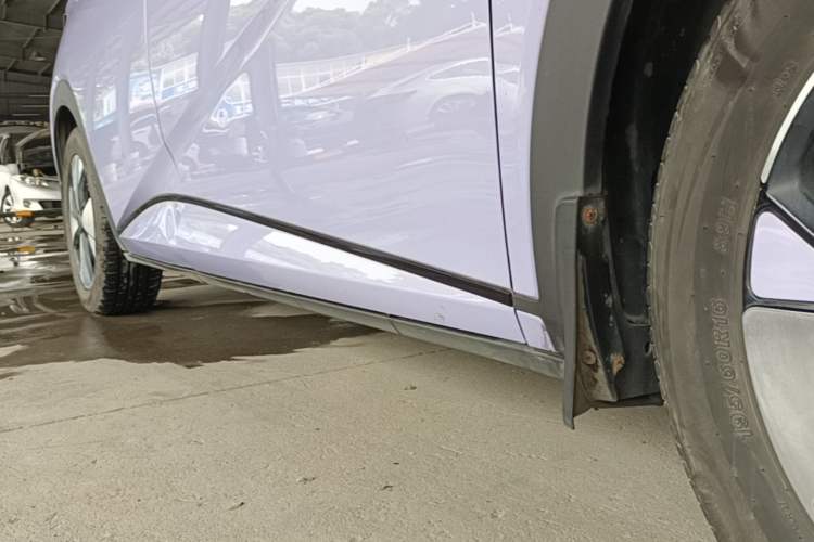 Used BYD Dolphin 2023 420 km Fashion Edition Right Side Sill