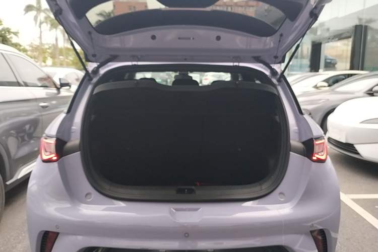 Used BYD Dolphin 2023 420 km Fashion Edition Trunk