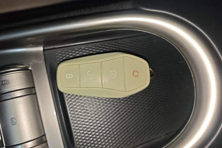 Used BYD Dolphin 2023 420 km Free Version Vehicle Key