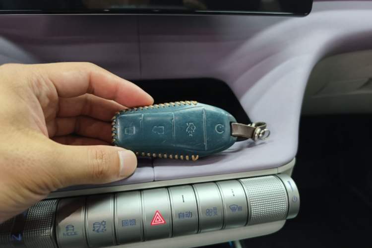 Used BYD Dolphin 2023 420 km Free Version Vehicle Key