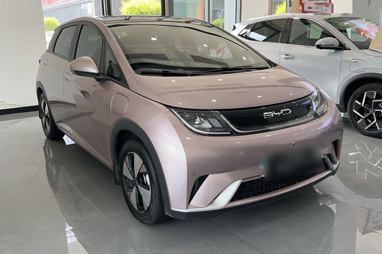 Used BYD Dolphin 2023 420 km Fashion Edition Front Right 45 Deg