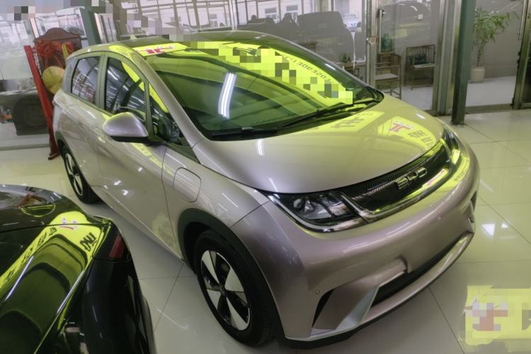 Used BYD Dolphin 2023 420 km Fashion Edition Front Right 45 Deg