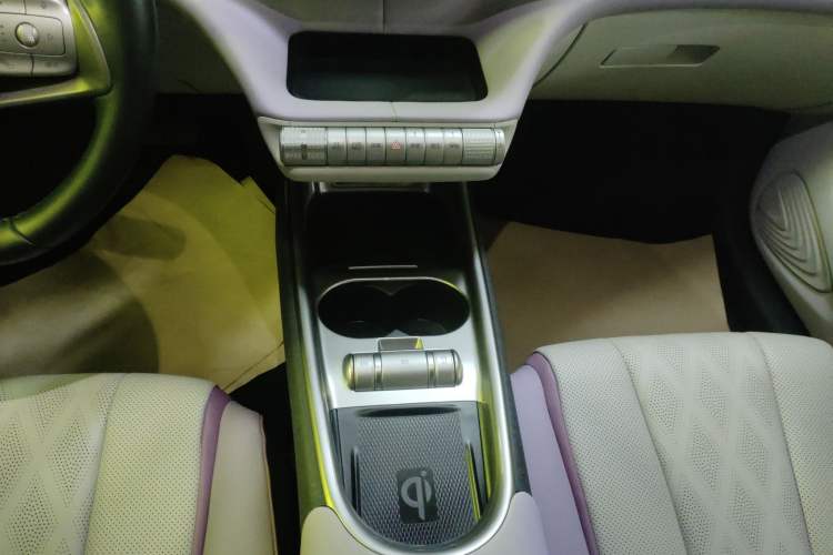 Used BYD Dolphin 2023 420 km Fashion Edition Gear Lever