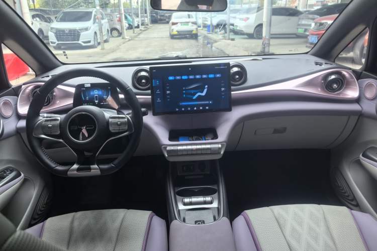 Used BYD Dolphin 2023 420 km Fashion Edition Interior 1