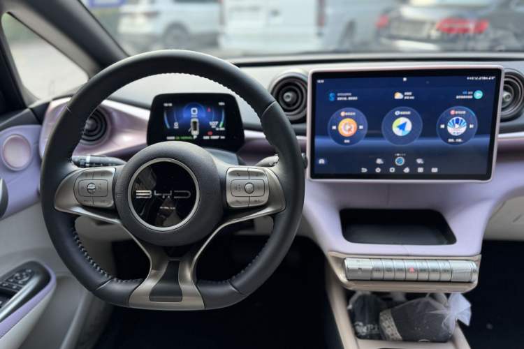 Used BYD Dolphin 2023 420 km Fashion Edition Interior 2