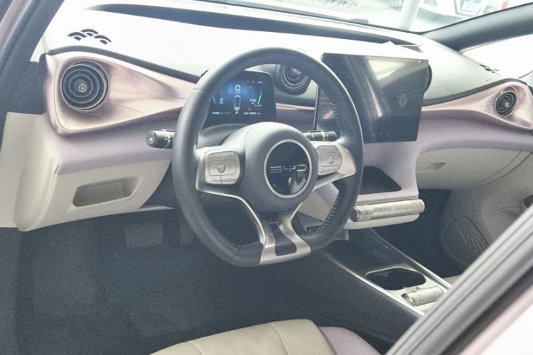 Used BYD Dolphin 2023 420 km Fashion Edition Interior 3
