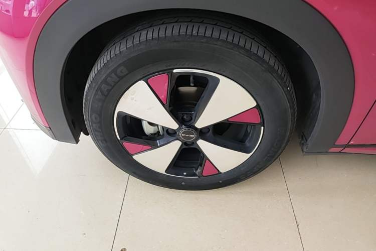 Used BYD Dolphin 2023 420 km Fashion Edition Left Front Wheel Hub